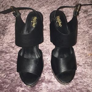 Mossino black wedge heels
